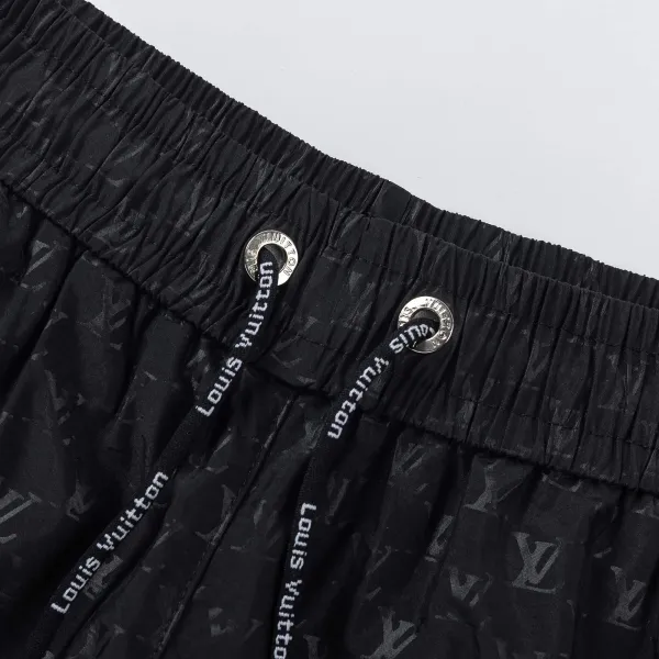 LV【LOUIS VUITTON 公式旗艦店】ルイヴィトン ショートパンツご好評に付き再入荷!250224 LV【LOUIS VUITTON 公式旗艦店】ルイヴィトン ショートパンツご好評に付き再入荷!250224