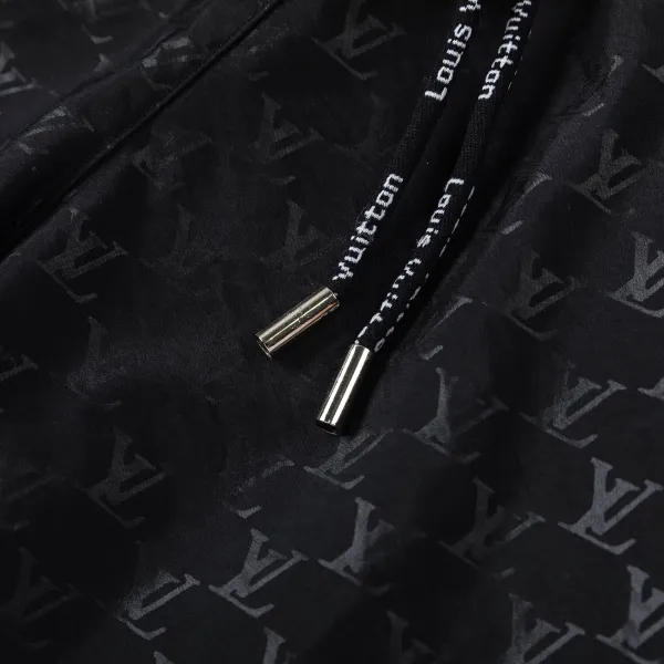 LV【LOUIS VUITTON 公式旗艦店】ルイヴィトン ショートパンツご好評に付き再入荷!250224 LV【LOUIS VUITTON 公式旗艦店】ルイヴィトン ショートパンツご好評に付き再入荷!250224