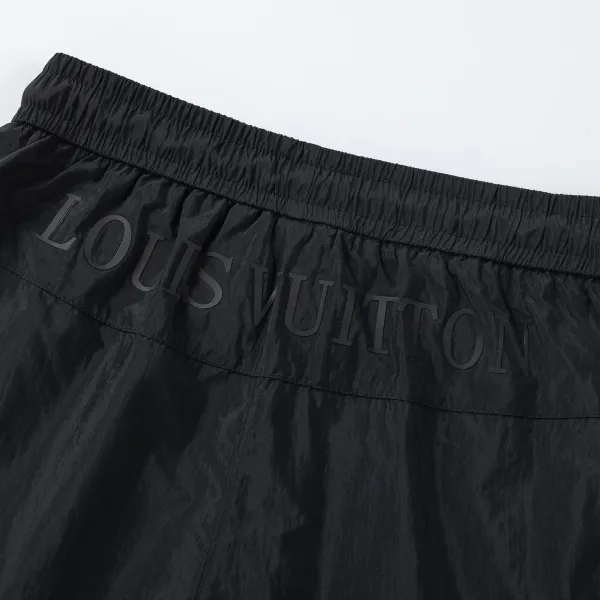 LV【LOUIS VUITTON 公式旗艦店】ルイヴィトン ショートパンツご好評に付き再入荷!250224 LV【LOUIS VUITTON 公式旗艦店】ルイヴィトン ショートパンツご好評に付き再入荷!250224