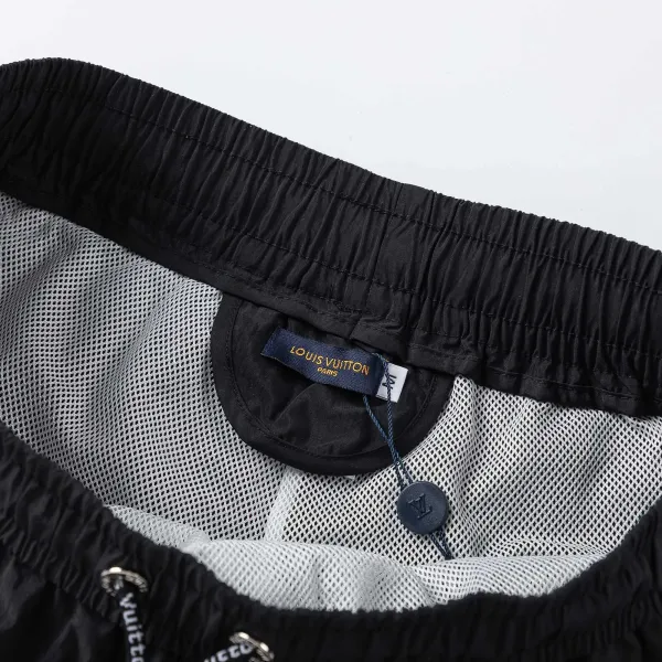 LV【LOUIS VUITTON 公式旗艦店】ルイヴィトン ショートパンツご好評に付き再入荷!250224 LV【LOUIS VUITTON 公式旗艦店】ルイヴィトン ショートパンツご好評に付き再入荷!250224