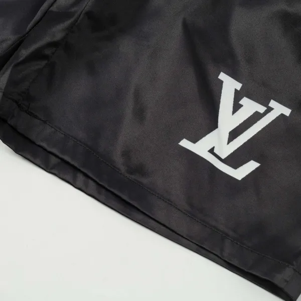 LV【LOUIS VUITTON 公式旗艦店】ルイヴィトン ショートパンツご好評に付き再入荷!250224 LV【LOUIS VUITTON 公式旗艦店】ルイヴィトン ショートパンツご好評に付き再入荷!250224