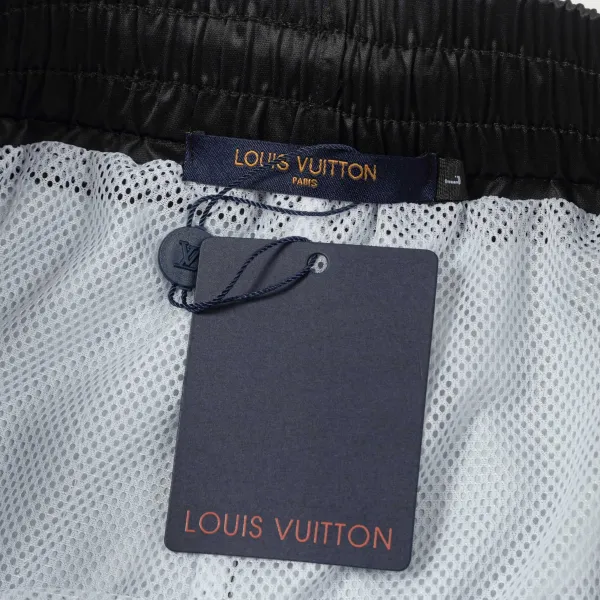 LV【LOUIS VUITTON 公式旗艦店】ルイヴィトン ショートパンツご好評に付き再入荷!250224 LV【LOUIS VUITTON 公式旗艦店】ルイヴィトン ショートパンツご好評に付き再入荷!250224