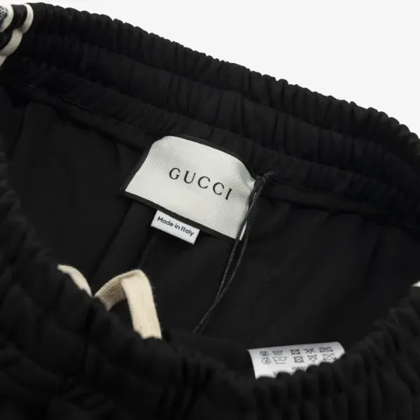 【GUCCI公式旗艦店】クッチ ショートパンツ ご好評に付き再入荷! 【GUCCI公式旗艦店】クッチ ショートパンツ ご好評に付き再入荷!