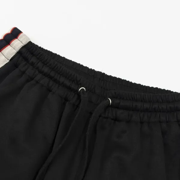 【GUCCI公式旗艦店】クッチ ショートパンツ ご好評に付き再入荷! 【GUCCI公式旗艦店】クッチ ショートパンツ ご好評に付き再入荷!