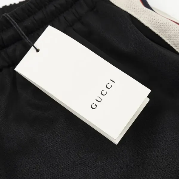 【GUCCI公式旗艦店】クッチ ショートパンツ ご好評に付き再入荷! 【GUCCI公式旗艦店】クッチ ショートパンツ ご好評に付き再入荷!
