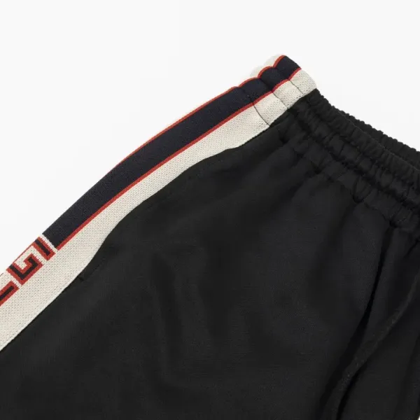 【GUCCI公式旗艦店】クッチ ショートパンツ ご好評に付き再入荷! 【GUCCI公式旗艦店】クッチ ショートパンツ ご好評に付き再入荷!