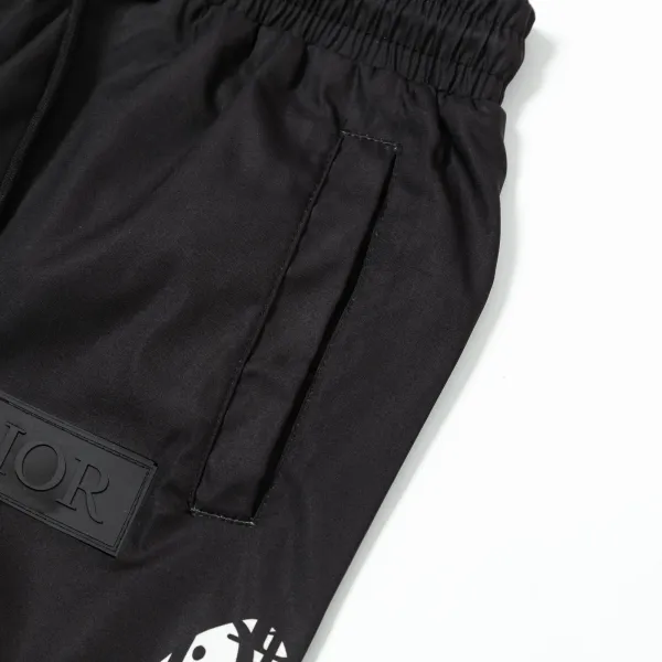 【DIOR 公式旗艦店】ディオール ショートパンツご好評に付き再入荷!250225 【DIOR 公式旗艦店】ディオール ショートパンツご好評に付き再入荷!250225