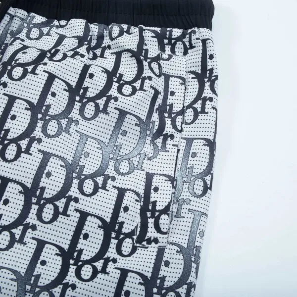 【DIOR 公式旗艦店】ディオール ショートパンツご好評に付き再入荷!250225 【DIOR 公式旗艦店】ディオール ショートパンツご好評に付き再入荷!250225