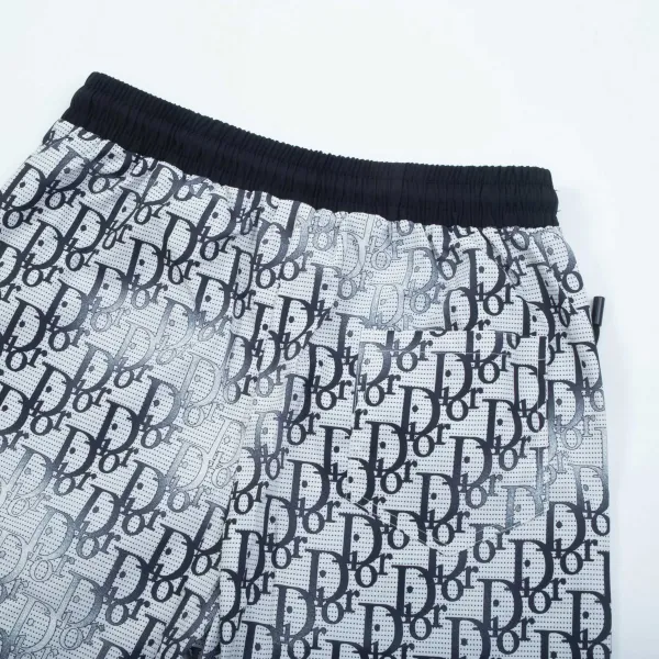 【DIOR 公式旗艦店】ディオール ショートパンツご好評に付き再入荷!250225 【DIOR 公式旗艦店】ディオール ショートパンツご好評に付き再入荷!250225