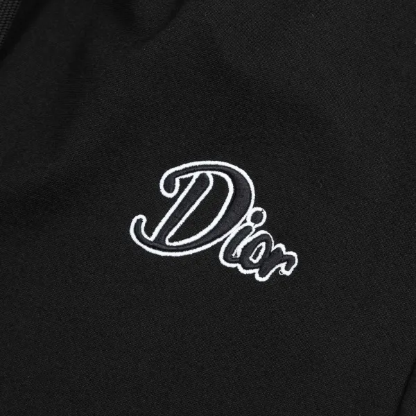 【DIOR 公式旗艦店】ディオール ショートパンツご好評に付き再入荷!250225 【DIOR 公式旗艦店】ディオール ショートパンツご好評に付き再入荷!250225