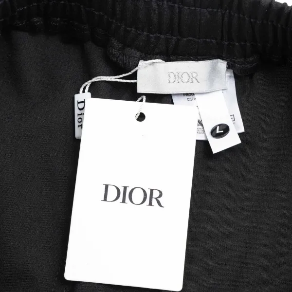 【DIOR 公式旗艦店】ディオール ショートパンツご好評に付き再入荷!250225 【DIOR 公式旗艦店】ディオール ショートパンツご好評に付き再入荷!250225