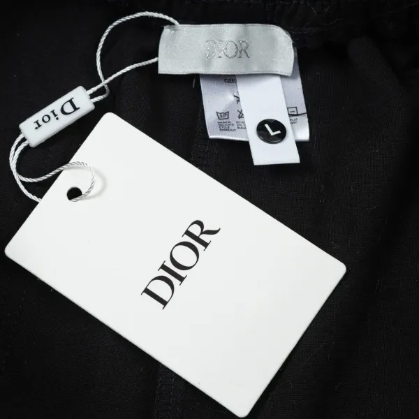 【DIOR  公式旗艦店】ディオール  ショートパンツご好評に付き再入荷！250225