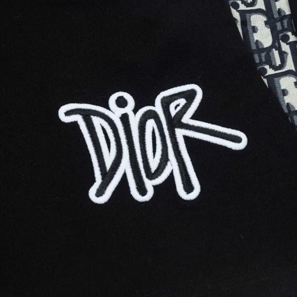 【DIOR  公式旗艦店】ディオール  ショートパンツご好評に付き再入荷！250225