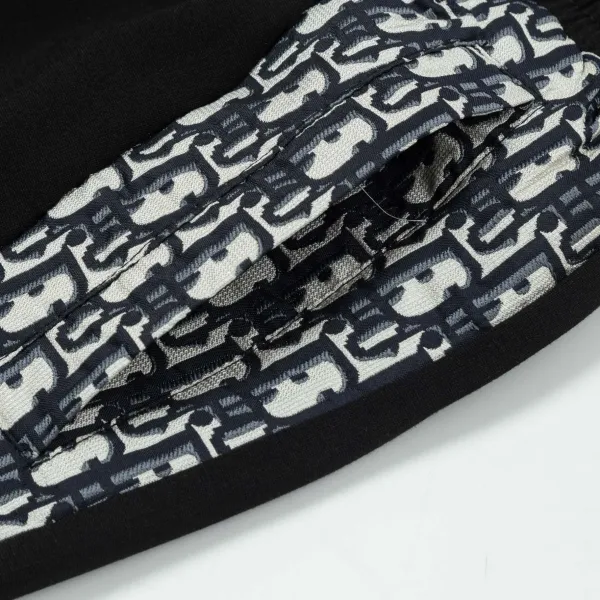 【DIOR  公式旗艦店】ディオール  ショートパンツご好評に付き再入荷！250225