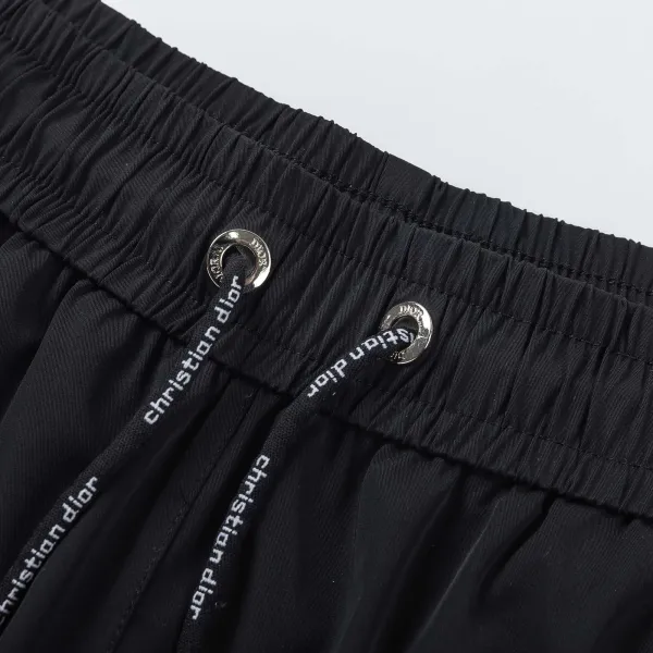 【DIOR 公式旗艦店】ディオール ショートパンツご好評に付き再入荷!250225 【DIOR 公式旗艦店】ディオール ショートパンツご好評に付き再入荷!250225