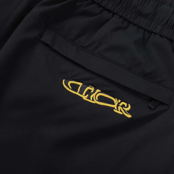 【DIOR 公式旗艦店】ディオール ショートパンツご好評に付き再入荷!250225 【DIOR 公式旗艦店】ディオール ショートパンツご好評に付き再入荷!250225