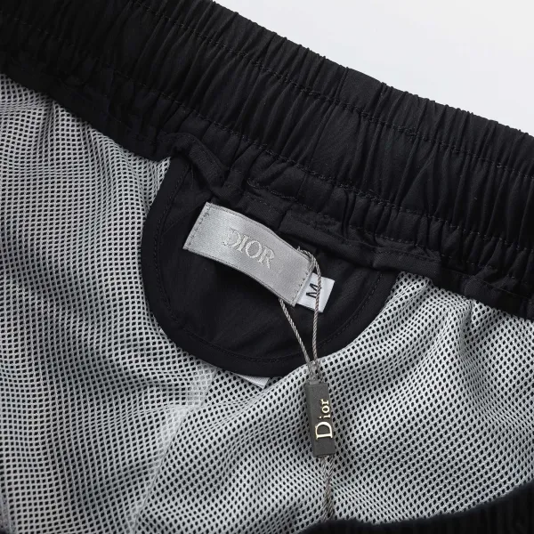 【DIOR 公式旗艦店】ディオール ショートパンツご好評に付き再入荷!250225 【DIOR 公式旗艦店】ディオール ショートパンツご好評に付き再入荷!250225