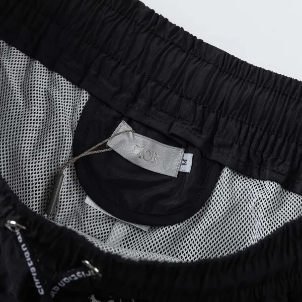 【DIOR  公式旗艦店】ディオール ショートパンツご好評に付き再入荷！250225