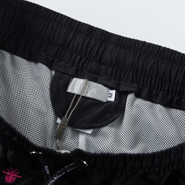 【DIOR 公式旗艦店】ディオール ショートパンツご好評に付き再入荷!250225 【DIOR 公式旗艦店】ディオール ショートパンツご好評に付き再入荷!250225