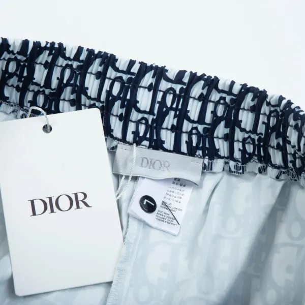 【DIOR 公式旗艦店】ディオール ショートパンツご好評に付き再入荷!250225 【DIOR 公式旗艦店】ディオール ショートパンツご好評に付き再入荷!250225