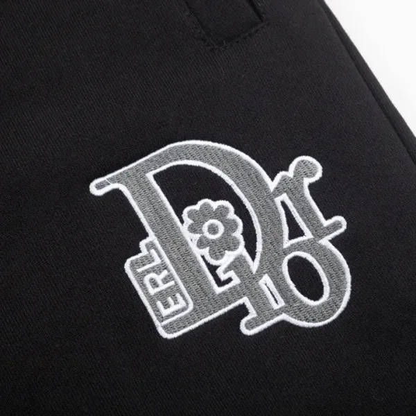 【DIOR 公式旗艦店】ディオール ショートパンツご好評に付き再入荷!250225 【DIOR 公式旗艦店】ディオール ショートパンツご好評に付き再入荷!250225