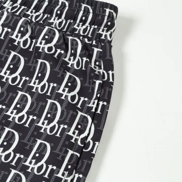 【DIOR 公式旗艦店】ディオール ショートパンツ ご好評に付き再入荷! 【DIOR 公式旗艦店】ディオール ショートパンツ ご好評に付き再入荷!