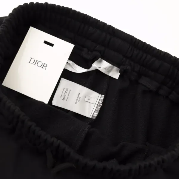 【DIOR 公式旗艦店】ディオール ショートパンツ ご好評に付き再入荷! 【DIOR 公式旗艦店】ディオール ショートパンツ ご好評に付き再入荷!
