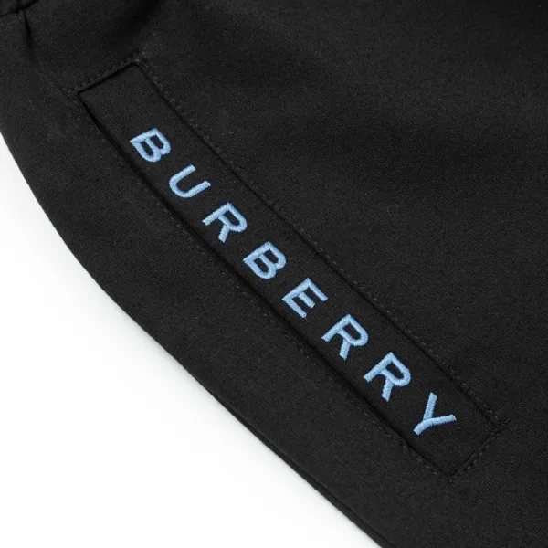 【BURBERRY  公式旗艦店】バーバリー  ショートパンツご好評に付き再入荷！250226