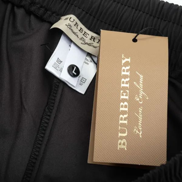 【BURBERRY  公式旗艦店】バーバリー  ショートパンツご好評に付き再入荷！250226