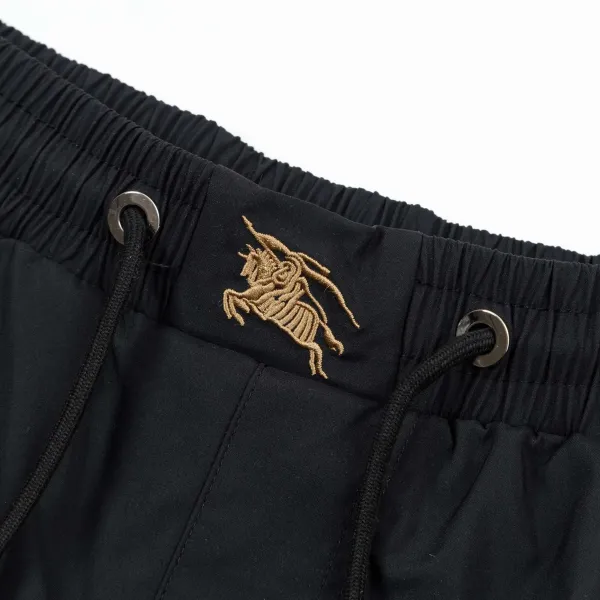 【BURBERRY 公式旗艦店】バーバリー ショートパンツご好評に付き再入荷!250226 【BURBERRY 公式旗艦店】バーバリー ショートパンツご好評に付き再入荷!250226