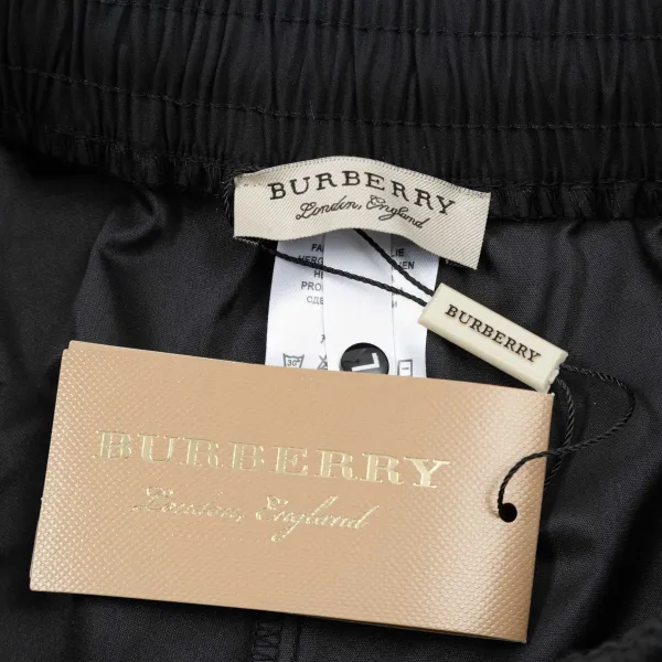 【BURBERRY 公式旗艦店】バーバリー ショートパンツご好評に付き再入荷!250226 【BURBERRY 公式旗艦店】バーバリー ショートパンツご好評に付き再入荷!250226