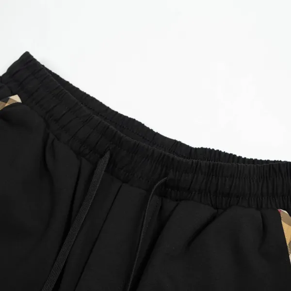 【BURBERRY  公式旗艦店】バーバリー  ショートパンツご好評に付き再入荷！250226