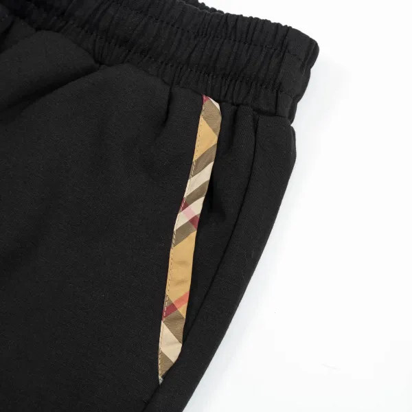 【BURBERRY  公式旗艦店】バーバリー  ショートパンツご好評に付き再入荷！250226