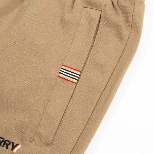 【BURBERRY 公式旗艦店】バーバリー ショートパンツご好評に付き再入荷!250226 【BURBERRY 公式旗艦店】バーバリー ショートパンツご好評に付き再入荷!250226