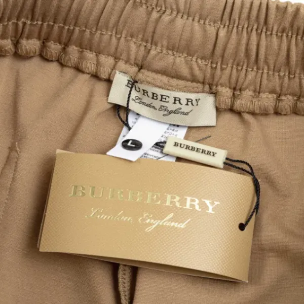 【BURBERRY 公式旗艦店】バーバリー ショートパンツご好評に付き再入荷!250226 【BURBERRY 公式旗艦店】バーバリー ショートパンツご好評に付き再入荷!250226
