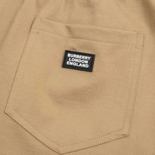 【BURBERRY 公式旗艦店】バーバリー ショートパンツご好評に付き再入荷!250226 【BURBERRY 公式旗艦店】バーバリー ショートパンツご好評に付き再入荷!250226