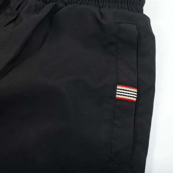 【BURBERRY 公式旗艦店】バーバリー ショートパンツご好評に付き再入荷!250226 【BURBERRY 公式旗艦店】バーバリー ショートパンツご好評に付き再入荷!250226