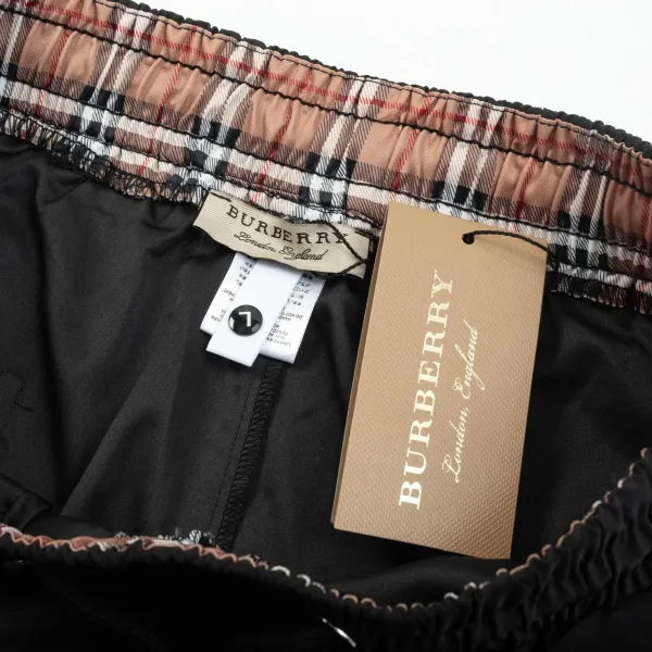 【BURBERRY 公式旗艦店】バーバリー ショートパンツご好評に付き再入荷!250226 【BURBERRY 公式旗艦店】バーバリー ショートパンツご好評に付き再入荷!250226