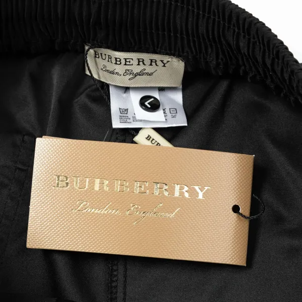 【BURBERRY 公式旗艦店】バーバリー ショートパンツご好評に付き再入荷!250226 【BURBERRY 公式旗艦店】バーバリー ショートパンツご好評に付き再入荷!250226