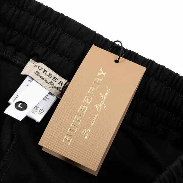 【BURBERRY  公式旗艦店】バーバリー  ショートパンツご好評に付き再入荷！250226