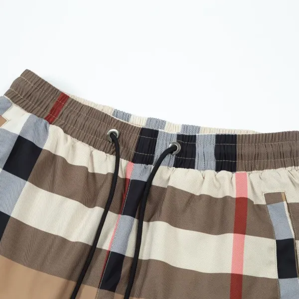 【BURBERRY  公式旗艦店】バーバリー ショートパンツご好評に付き再入荷 240801