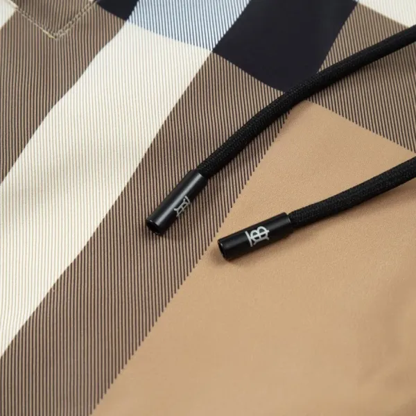 【BURBERRY  公式旗艦店】バーバリー ショートパンツご好評に付き再入荷 240801
