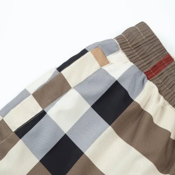 【BURBERRY  公式旗艦店】バーバリー ショートパンツご好評に付き再入荷 240801