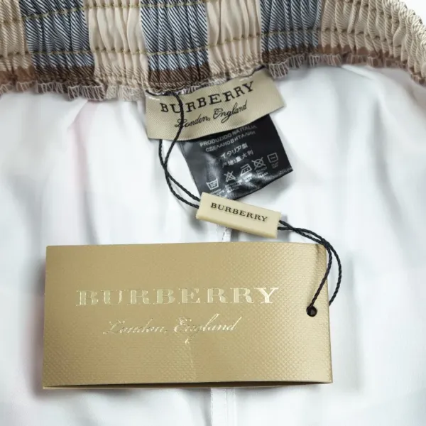 【BURBERRY  公式旗艦店】バーバリー ショートパンツご好評に付き再入荷 240801