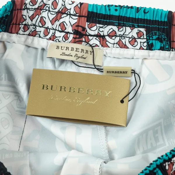 【BURBERRY 公式旗艦店】バーバリー ショートパンツ ご好評に付き再入荷! 【BURBERRY 公式旗艦店】バーバリー ショートパンツ ご好評に付き再入荷!