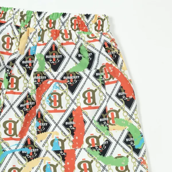 【BURBERRY  公式旗艦店】バーバリー  ショートパンツ  ご好評に付き再入荷！