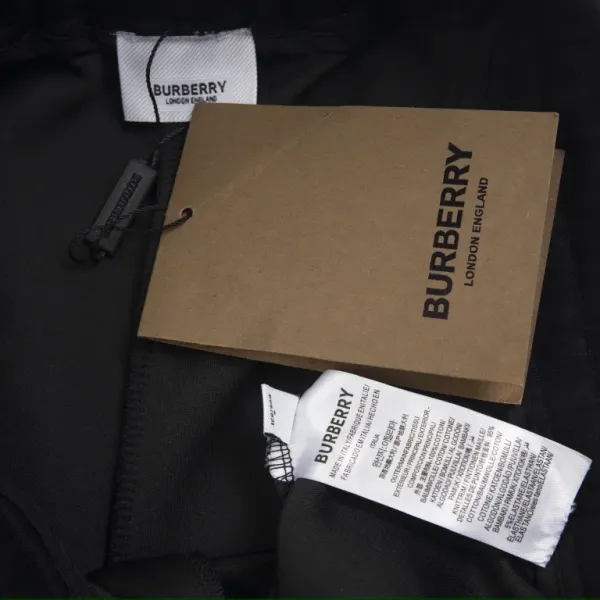【BURBERRY 公式旗艦店】バーバリー ショートパンツ ご好評に付き再入荷! 【BURBERRY 公式旗艦店】バーバリー ショートパンツ ご好評に付き再入荷!