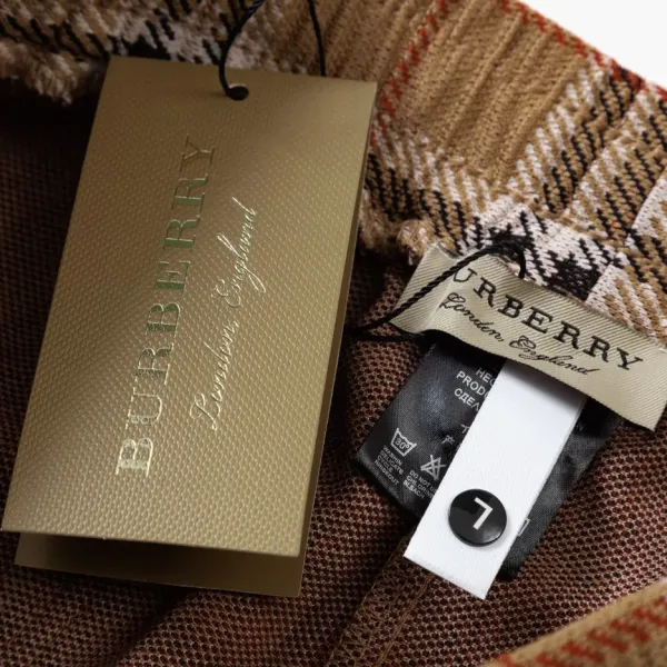 【BURBERRY 公式旗艦店】バーバリー ショートパンツ ご好評に付き再入荷! 【BURBERRY 公式旗艦店】バーバリー ショートパンツ ご好評に付き再入荷!
