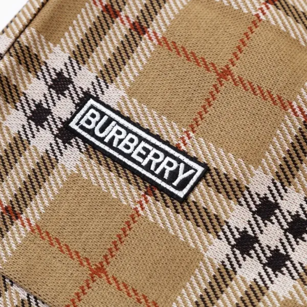 【BURBERRY 公式旗艦店】バーバリー ショートパンツ ご好評に付き再入荷! 【BURBERRY 公式旗艦店】バーバリー ショートパンツ ご好評に付き再入荷!
