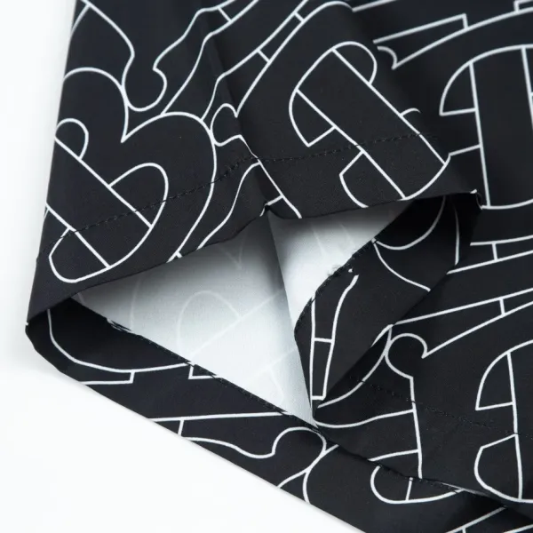 【BURBERRY 公式旗艦店】バーバリー ショートパンツ ご好評に付き再入荷! 【BURBERRY 公式旗艦店】バーバリー ショートパンツ ご好評に付き再入荷!